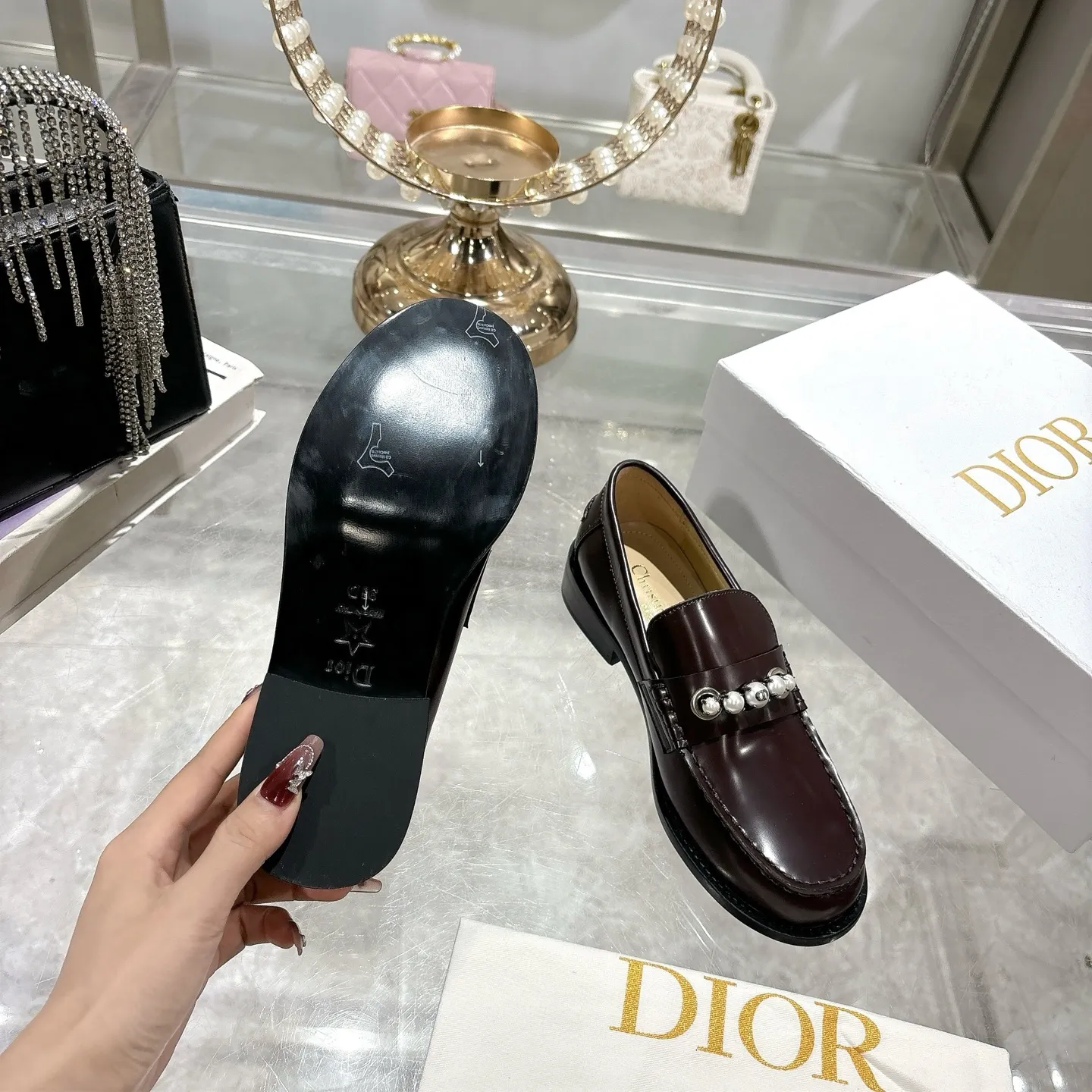 👟👟Ex-factory price 600👟👟 ❤️25 new items, top version ⚠️ The counter features new Miss Dior Street loafers, hard goods 🆕 ❥Purchase level! Full of high-end feel! A favorite among bloggers at home and abroad, it’s retro and fashionable 💎It’s so beautiful on your feet! Mainly recommended models on the official website ▪️Upper: original customized open edge beads ▪️Inner lining: imported sheepskin lining ▪️Outsole: original genuine leather outsole ▪️Heel height: 2.5cm ▪️Shoe size: 35-39 (customized 40 and 41 are not returnable)